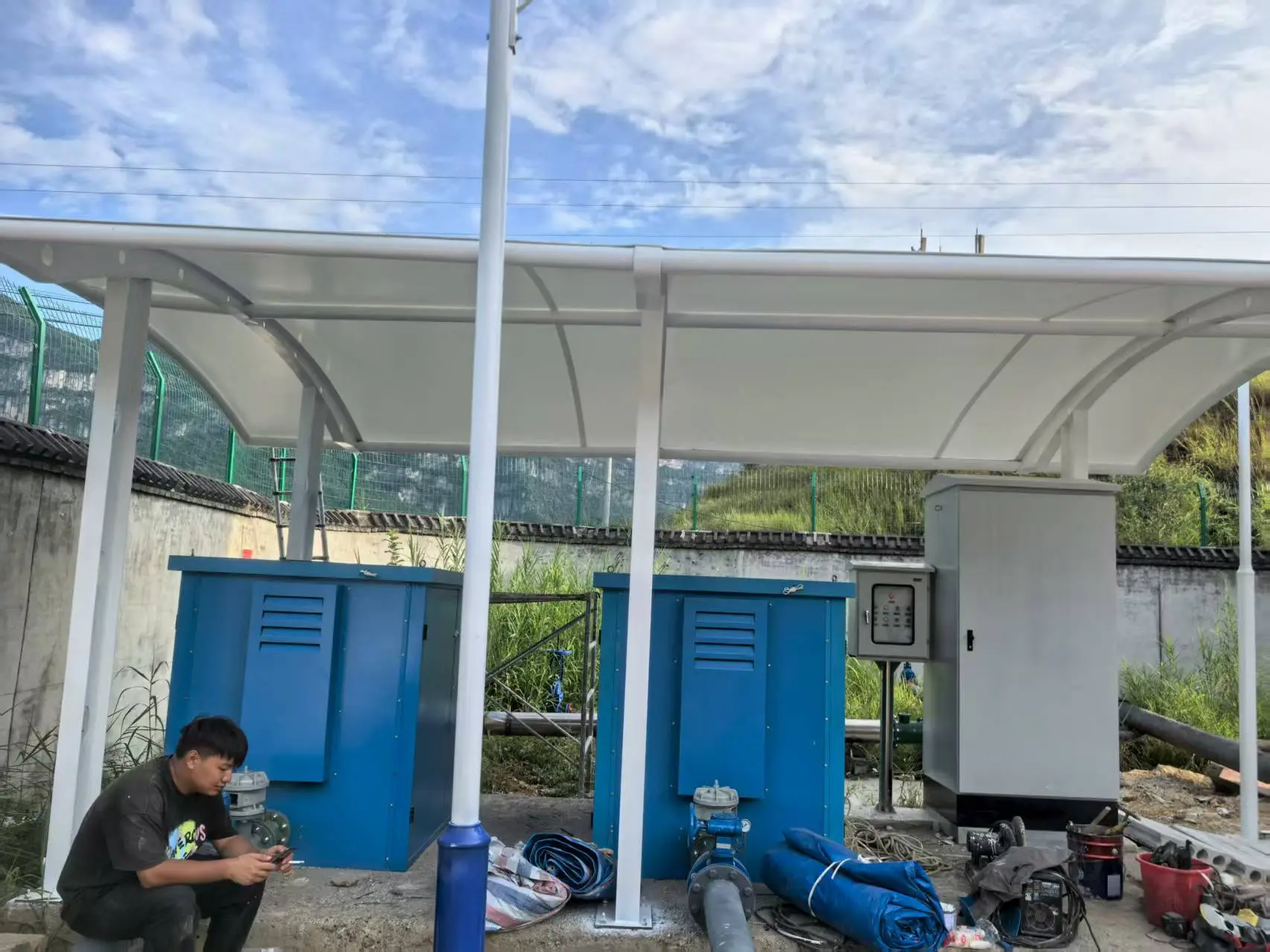 贵州威宁膜结构棚怎么选?多雨高湿山区,避开低价铁皮棚与劣质膜材坑
